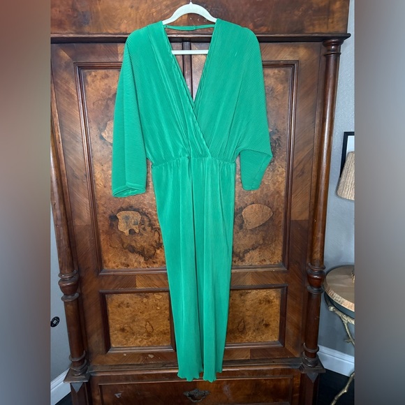GUC Anthropologie- Vibrant Green Pleated Midi Dress. Size L - Picture 2 of 6